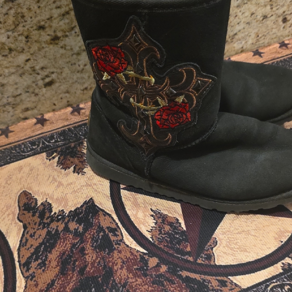 Koolaburra Black Boots with Red Rosen Cross Embroidery Unisex